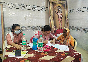 Dr. Neelam Sadhwani Paryani MBBS, DNB, FVRS - MAHAVIR EYE AND RETINA CENTRE