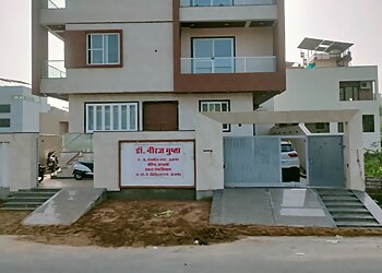 Dr. Neeraj Gupta, MBBS, MD, FICS, FNCCP