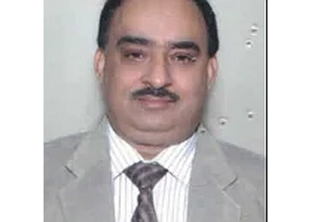 Dr. Neeraj Khunger, MBBS MD - CENTRE FOR SIGHT