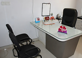 Dr. Nidhi Dixit, MBBS, DTCD, DNB