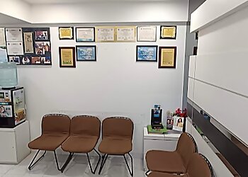 Dr. Nikhil Vashi, M.D.S., D.I.B.O. - THE BRACES POINT