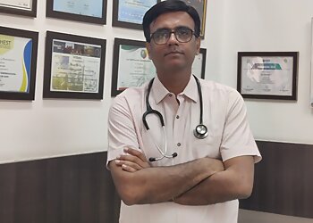 New Delhi Pulmonologists Dr. Nitin Rathi, MBBS, DNB - MAKKAR MULTISPECIALITY HOSPITAL & DIALYSIS CENTRE image 1