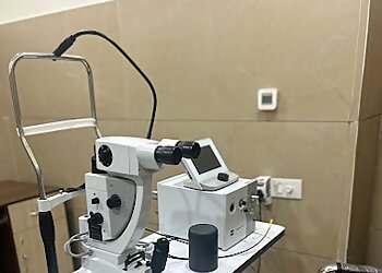 Dr. Nitish Narang, MBBD, MS - NARANG NETRALAYA