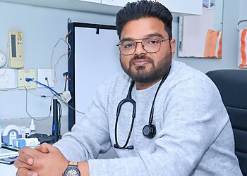 Bareilly Pulmonologists Dr. Paras Verma, MBBS, DNB - KHUSHLOK HOSPITAL image 1