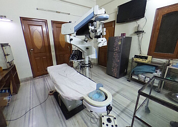 Dr. Peeyush Chandra, MBBS, MS - DR. D.B CHANDRA MEMORIAL EYE CENTRE