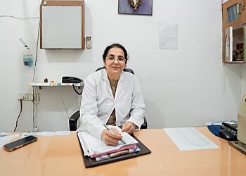 Dr. Poonam Makhija, MBBS, DIP, G.O - SAKSHAM HOSPITAL