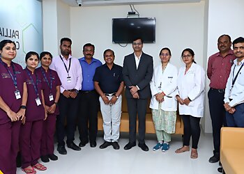 Dr. Prakash Devde, MBBS, MD, DM - MUMBAI ONCOCARE CENTRE