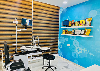 Dr. Pranay Singh, MBBS, DOMS, FCO