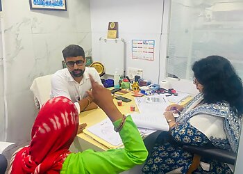 Dr. Prateek Tiwari, MBBS, MD, DM, DNB - APOLLOSAGE BHOPAL