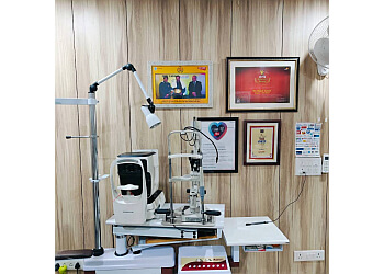 Dr Rajat Goyal, MBBS, MS - EYE PLUS