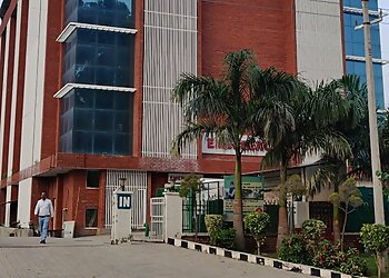 Dr. Rajesh Gulia, MBBS, MS, DNB