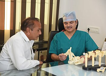 Dr. Rajiv Paradkar, MBBS, MS, M.Ch(Ortho) - VIROC SUPER SPECIALTY ORTHOPEDIC HOSPITAL