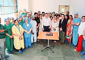 Dr. Ravindra Nikalji, MBBS, MD, DM - APEX KIDNEY CARE PRIVATE LIMITED