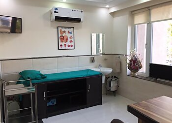 Dr. Rishi Raj, MBBS, MS - CHANDIGARH ENT CLINIC