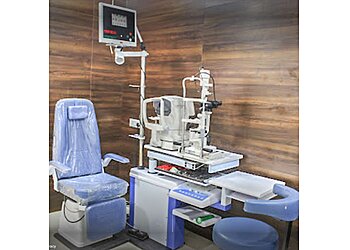 Dr. Rohit Bang MS, DNB, FMRF - SHRI KRISHNA NETRALAYA