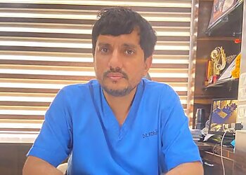 Aurangabad Ophthalmologists Dr. Rohit Bang MS, DNB, FMRF - SHRI KRISHNA NETRALAYA image 1