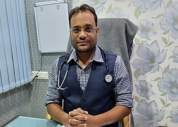 रायपुर फुफ्फुसीय रोग विशेषज्ञ Dr. Roshan Singh Rathore, MBBS, DTCD, DNB - RATHORE CHEST CLINIC छवि 1