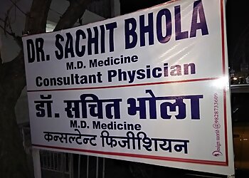 Dr Sachit Bhola