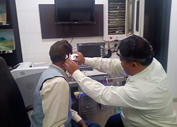 Dr. Sameer Nivsarkar, MBBS, MS, DNB - UTKARSH CLINIC