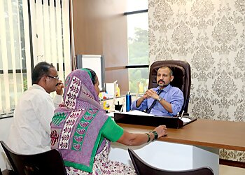 Dr. Sandeep Inchnalkar, MBBS, MS, M.Ch - LIFE LINE TRAUMA, BRAIN AND SPINE CENTER