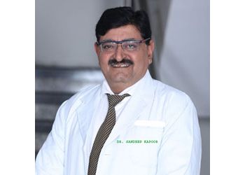 Dr. Sandeep Kapoor, MBBS, MS (Ortho)