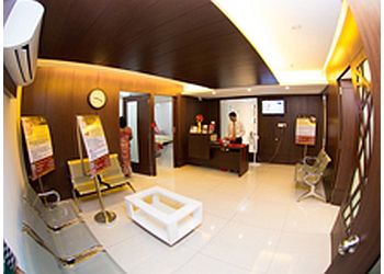 Dr. Satish Bhat, MBBS, MS, M.Ch, DNB, MRCS - LINEA COSMETIC CLINIC