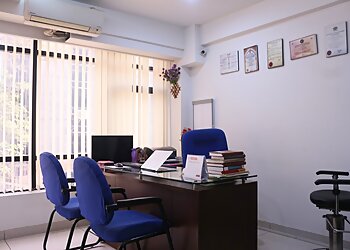 Dr. Satish Bhat, MBBS, MS, M.Ch, DNB, MRCS - LINEA COSMETIC CLINIC