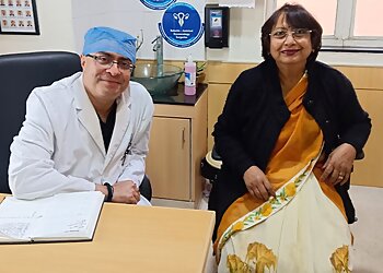 Dr. Shaikat Gupta, MBBS, MS, FRSC, FRSM - APOLLO HOSPITALS