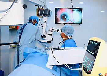 Dr. Shashi Mohanka, MBBS, DO, DNB(I), FERC - SHREE BALAJI NETRALAYA