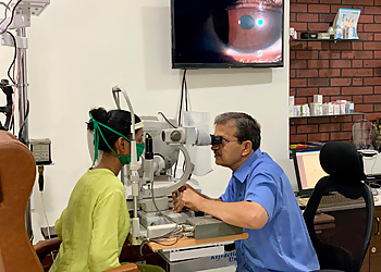 Dr. Shrikant Vasantrao Kulkarni, MS - KULKARNI NETRA RUGNALAY