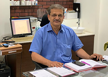 Dr. Shrikant Vasantrao Kulkarni, MS - KULKARNI NETRA RUGNALAY Dr. Shrikant Vasantrao Kulkarni, MS - KULKARNI NETRA RUGNALAY