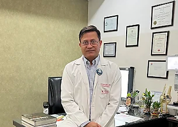 Dr. Shubhang Aggarwal, MBBS, MS