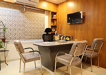 Dr. Siddhartha Saoji, MS, FESS, FFA, HT - ORACLE CLINIC