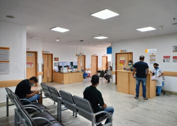 Dr. Srinivas Nalloor, MBBS, MD, DM - APOLLO BGS HOSPITALS