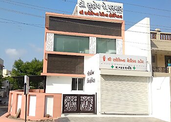 Dr. Sugnesh J Parmar, MBBS, MS - RADHESHYAM RETINA HOSPITAL