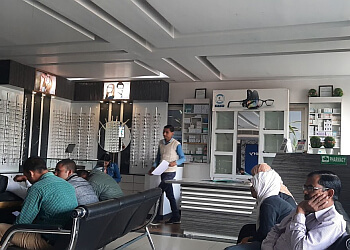 Dr. Suresh Gangwar, MBBS, MS - SAI EYE CARE CENTER