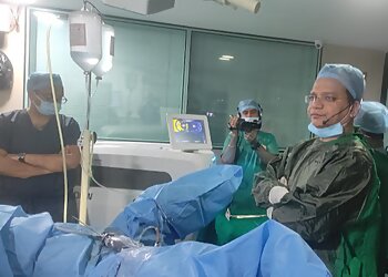 Dr. Susheel Kharbanda, MBBS, MS, DNB - RG STONE UROLOGY & LAPAROSCOPY HOSPITAL