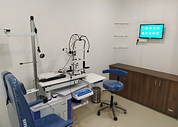 Dr. Suyash Noel, MS, FICO(UK), FVRS - APEX EYE HOSPITAL