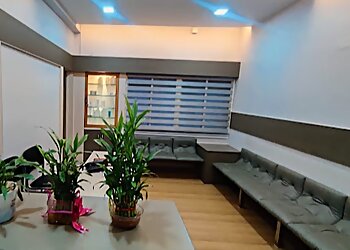 Dr. Swapna Manjrekar Desai, MBBS, DVD, FRGUHS - THE REVIVA CLINIC