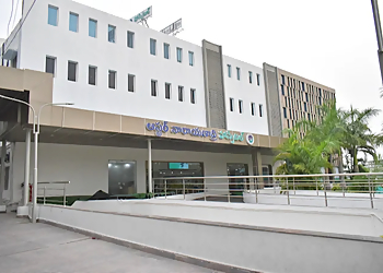 Dr. V Niranjan Reddy, MBBS, MS, Mch - Aster narayanadri hospital