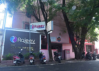 Dr. V. Ravindranath, MBBS, MS, MNAMS, M.Ch - RAJEEV HOSPITAL