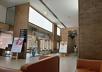 Dr. V. Sujith Nayanar, MBBS, MD(AIIMS), DNB, FRCS(Glas), MRCS(Ophth) FICO(UK) - TRINITY EYE HOSPITAL