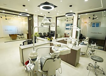 Dr. Vaibhav Khare, BDS, MDS - TRIPATHI DANT CHIKITSALAYA