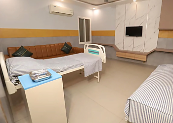 Dr Vartika, MBBS, MS