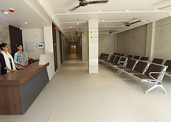 Dr Vartika, MBBS, MS