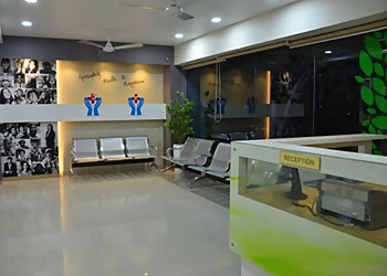 Dr. Venkatakrishnan H. Iyer, MBBS, MD, DNB, DM - SAHAJ GASTRO CARE AND SARJAN FERTILITY CENTRE