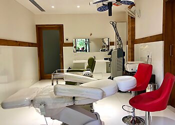 Dr. Vikas Gawri, MBBS, MS, M.CH - KYRA AESTHETIC CLINIC