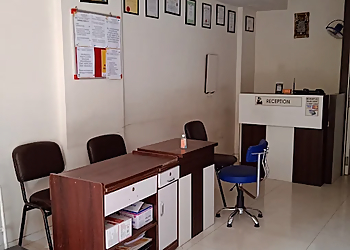 Dr. Vikram B Jain, MBBS, DTCD, FCCP, FICM - SANGHVI CHEST CLINIC