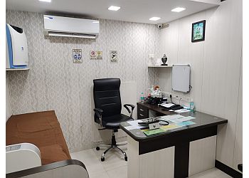 Dr. Vikram B Jain, MBBS, DTCD, FCCP, FICM - SANGHVI CHEST CLINIC