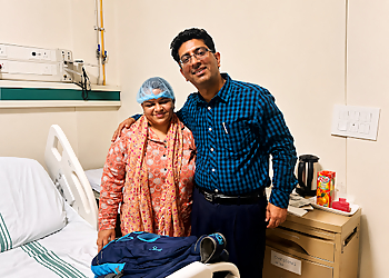 Dr. Vineet Saggar, MBBS, MS, M.Ch